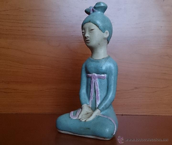Antigüedades: Figura de Japonesa sentada en porcelna con acabados en gres, firmada y numerada de edicion limitada. - Foto 6 - 41237106