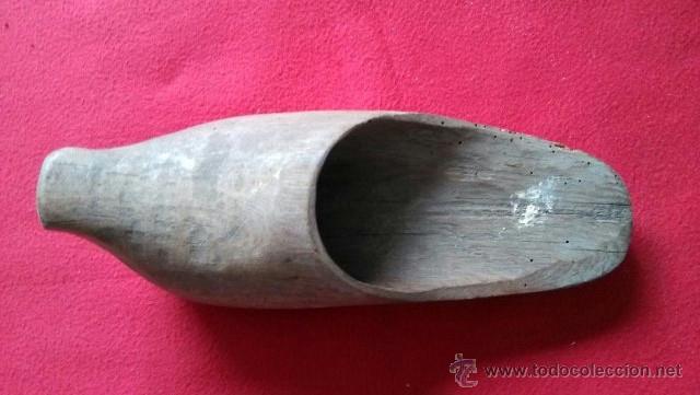 Antig&uuml;edades: ANTIGUO ZUECO MADERA () - Foto 1
