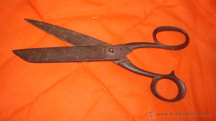 Antig&uuml;edades: Antiguas tijeras, miden 23 cms - Foto 1
