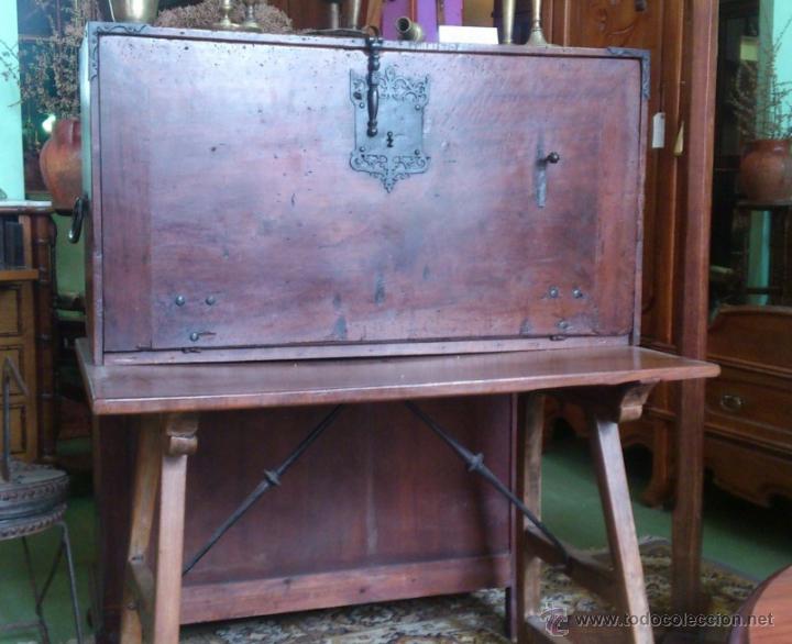 Antig&uuml;edades: Bargue&ntilde;o Nogal S.XVIII - Foto 2
