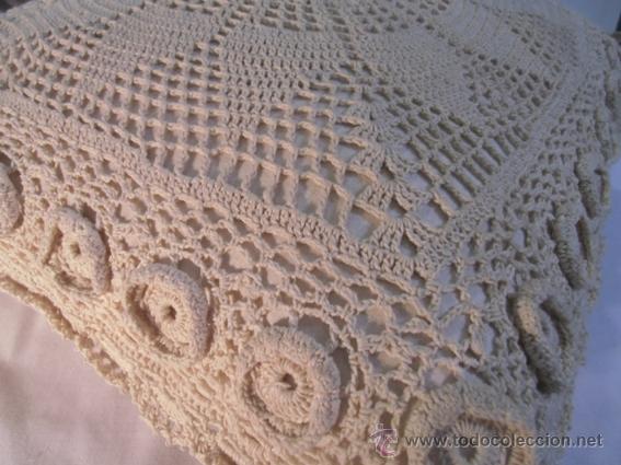 Antig&uuml;edades: 3 coj&iacute;nes antiguo de crochet - Foto 1