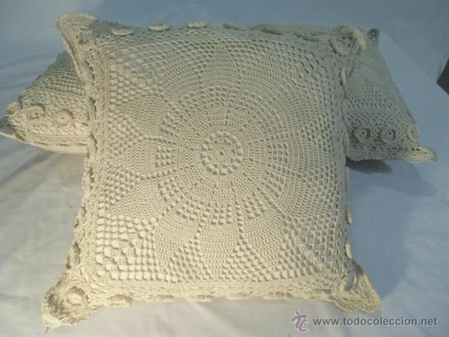 Antig&uuml;edades: 3 coj&iacute;nes antiguo de crochet - Foto 2