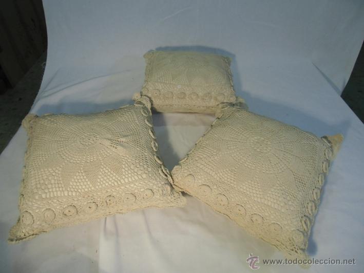 Antig&uuml;edades: 3 coj&iacute;nes antiguo de crochet - Foto 5