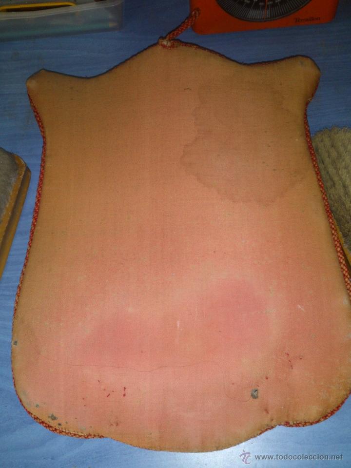 Antig&uuml;edades: JUEGO DE 2 CEPILLOS CON SOPORTE - Foto 5