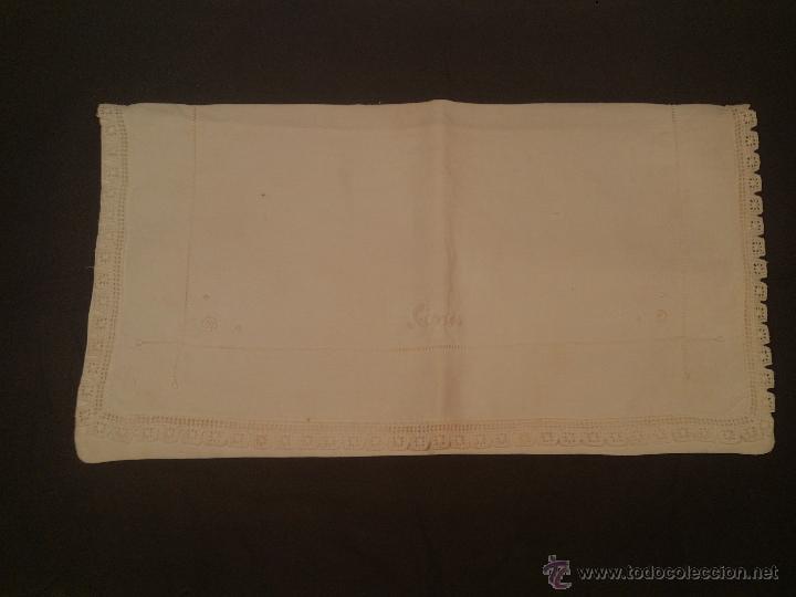 Antig&uuml;edades: Antigua funda para peines bordada. - Foto 17