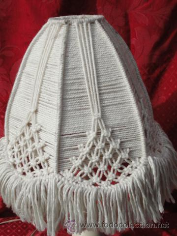Antig&uuml;edades: DECORATIVA L&Aacute;MPARA DE SOBREMESA CON PANTALLA DE MACRAM&Eacute;. - Foto 2