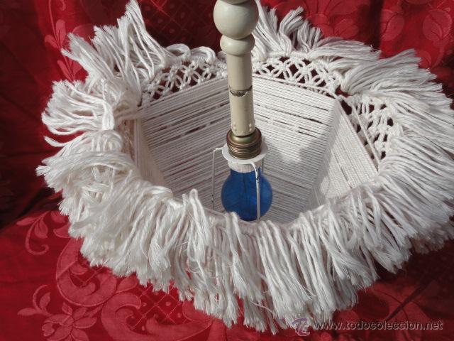 Antig&uuml;edades: DECORATIVA L&Aacute;MPARA DE SOBREMESA CON PANTALLA DE MACRAM&Eacute;. - Foto 6