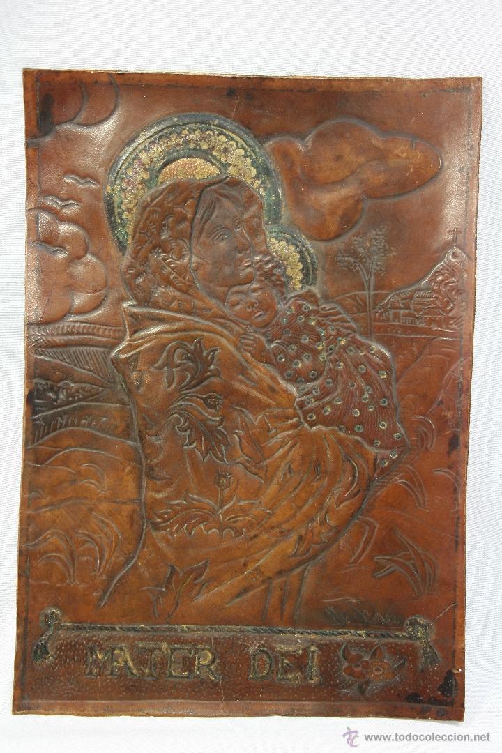Oggetti Antichi: Cordob&aacute;n. Cuero repujado. Virgen con el ni&ntilde;o. Piel. Cordoban. Embossed leather. Virgin and child.