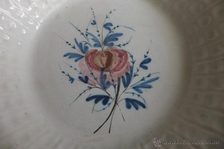 Antig&uuml;edades: Plato agallonado Lorca ( Murcia ) con flor - Foto 2