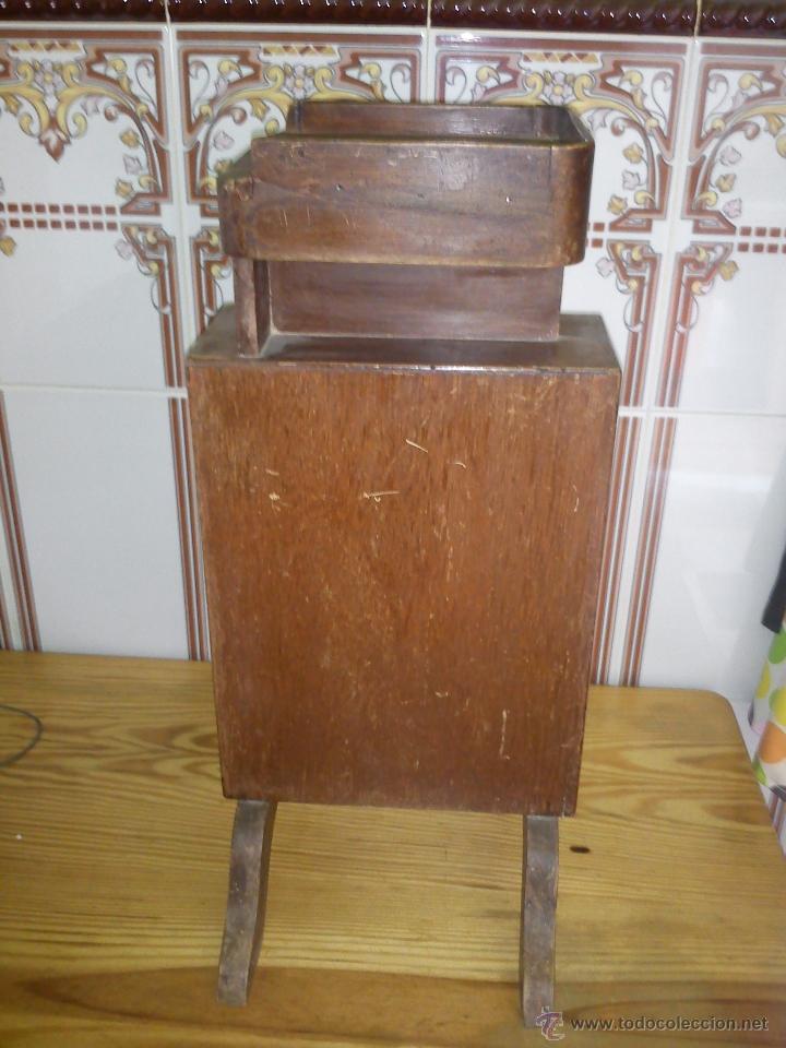 Antig&uuml;edades: revistero a&ntilde;os 40 - Foto 2