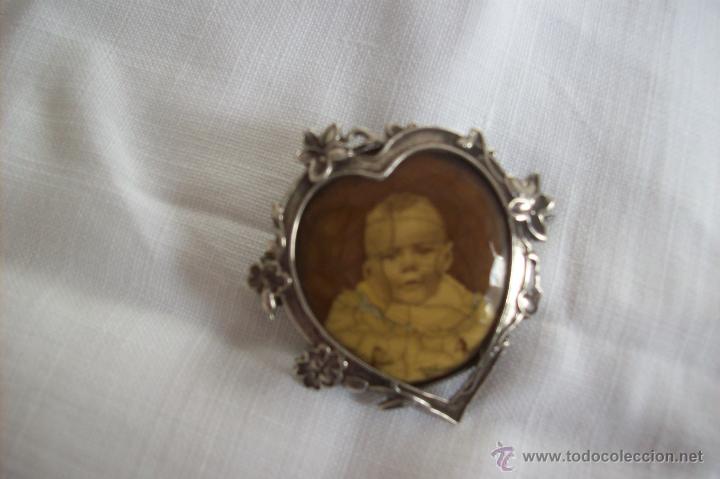 Antig&uuml;edades: Broche portafoto de plata - Foto 1