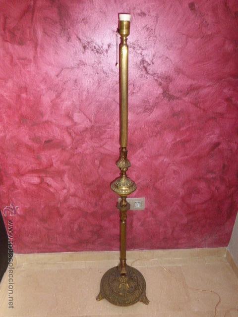 Antig&uuml;edades: ANTIGUO PIE DE LAMPARA DE BRONCE - Foto 1