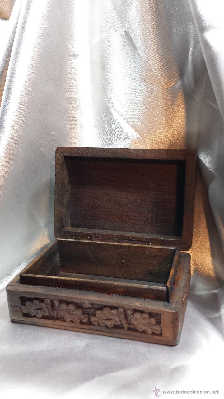 Antig&uuml;edades: Caja de madera ind&uacute; - Foto 3