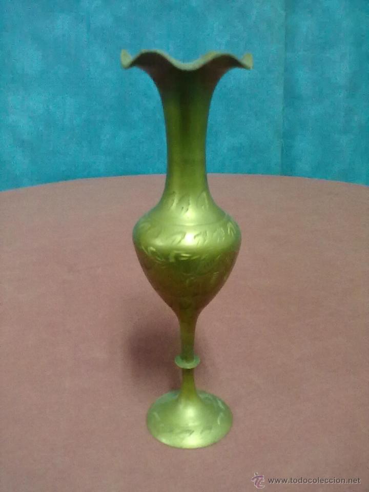 Antig&uuml;edades: JARRON FLORERO BRONCE CINCELADO - Foto 1