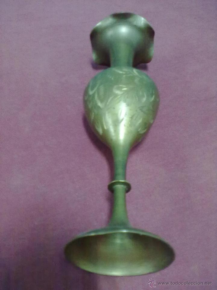 Antig&uuml;edades: JARRON FLORERO BRONCE CINCELADO - Foto 2