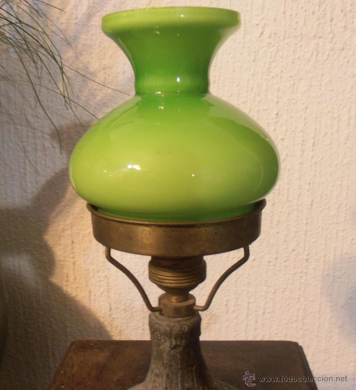 Antig&uuml;edades: LAMPARA DE MESA CON PIE DE CALAMINA - Foto 2