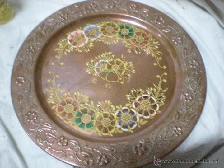 Antig&uuml;edades: PLATO DE COBRE PINTADO A MANO - Foto 1