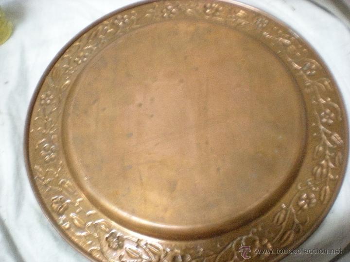 Antig&uuml;edades: PLATO DE COBRE PINTADO A MANO - Foto 2