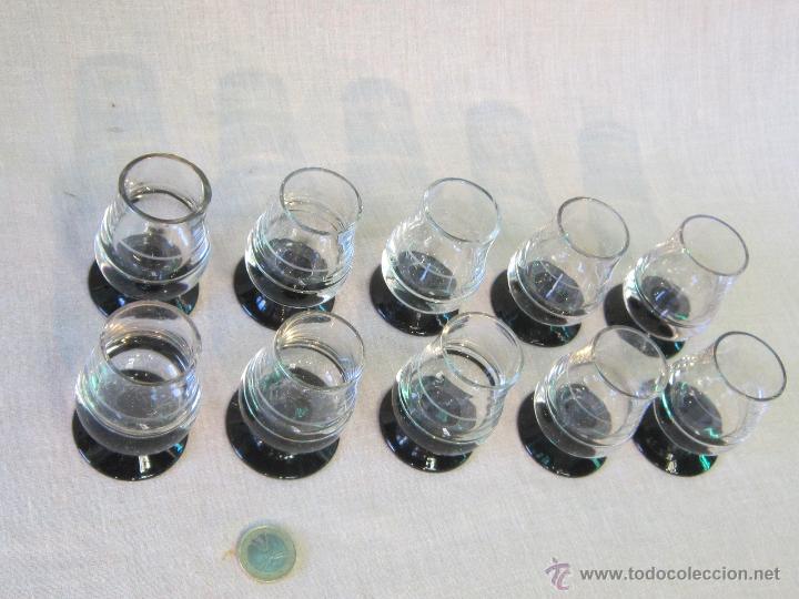 Antig&uuml;edades: JUEGO DE 10 VASOS DE LICOR - Foto 4
