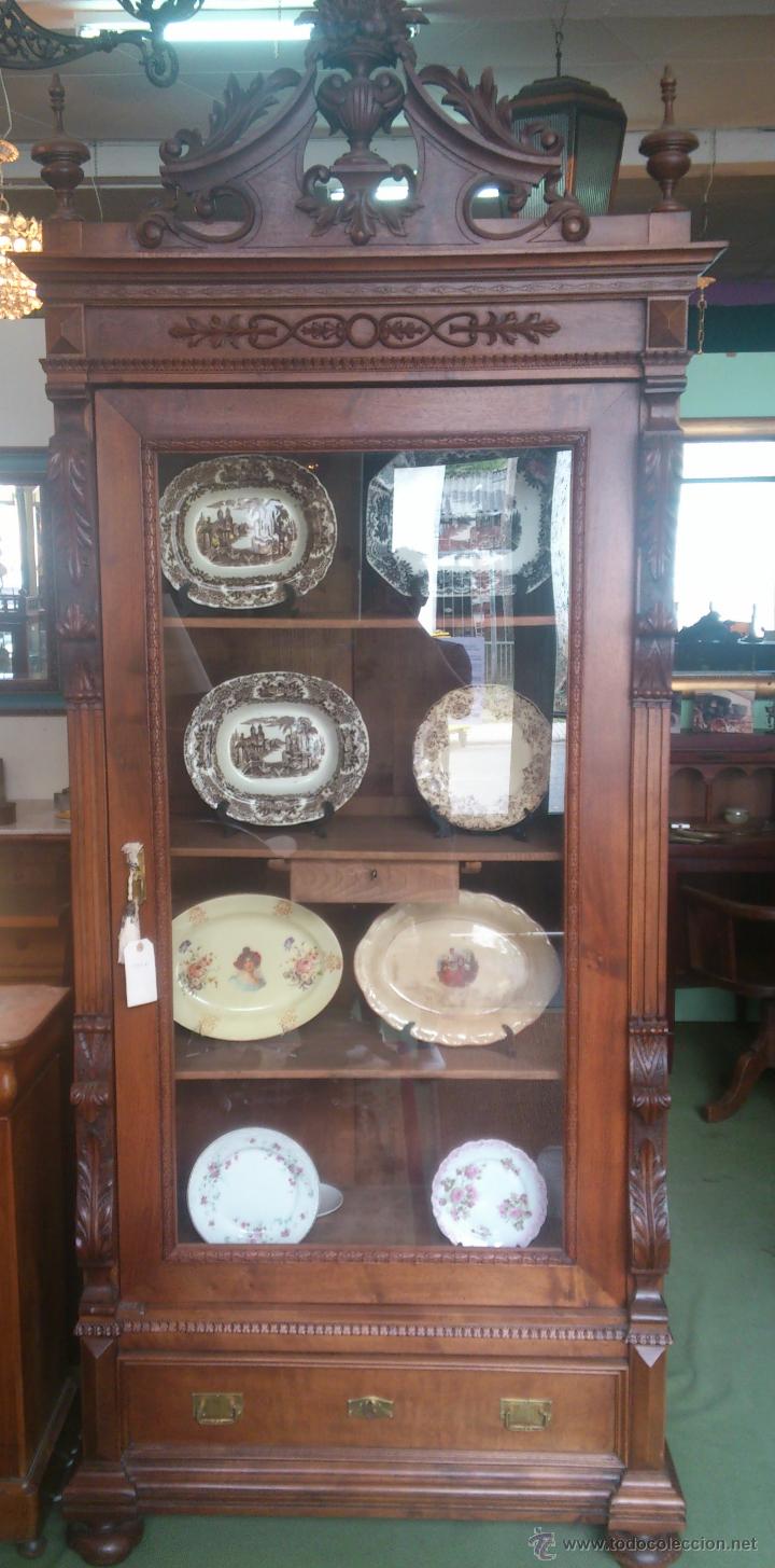 Antig&uuml;edades: Vitrina de Nogal - Foto 1