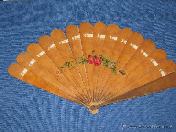 Antig&uuml;edades: ANTIGUO ABANICO DE MADERA PINTADO A MANO - Foto 1