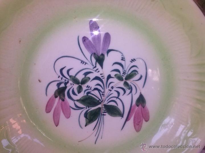 Antig&uuml;edades: antiguo plato de manises pintado a mano - Foto 2
