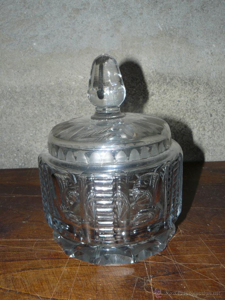 Antig&uuml;edades: BOMBONERA DE CRISTAL TALLADO - Foto 1