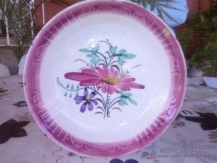 Antig&uuml;edades: antiguo plato de manises pintado a mano. - Foto 1