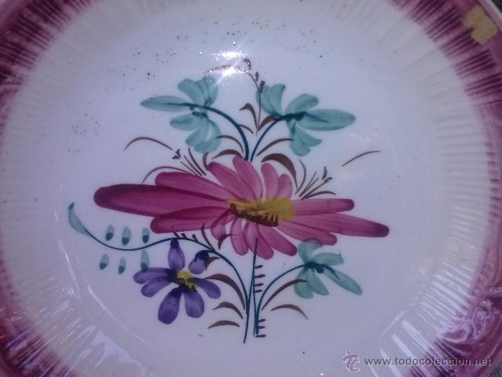 Antig&uuml;edades: antiguo plato de manises pintado a mano. - Foto 2
