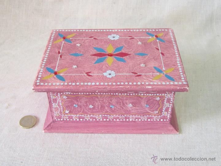 Antig&uuml;edades: CAJA JOYERO EN MADERA DECORADO EN ROSA - Foto 1