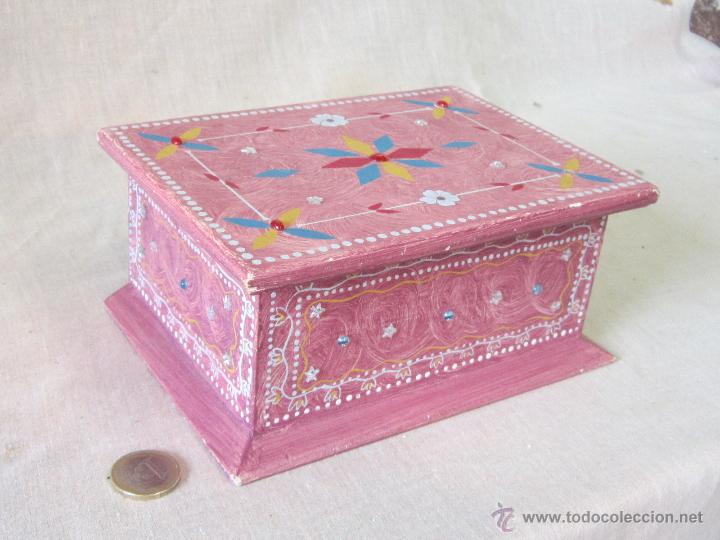Antig&uuml;edades: CAJA JOYERO EN MADERA DECORADO EN ROSA - Foto 2