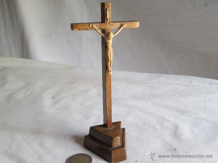 Antig&uuml;edades: Pequ&ntilde;o crucifijo . - Foto 2