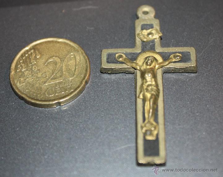 Antig&uuml;edades: PEQUE&Ntilde;O CRUCIFIJO - Foto 1