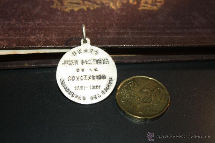 Antig&uuml;edades: MEDALLA RELIGIOSA PARECE PLATA - Foto 2