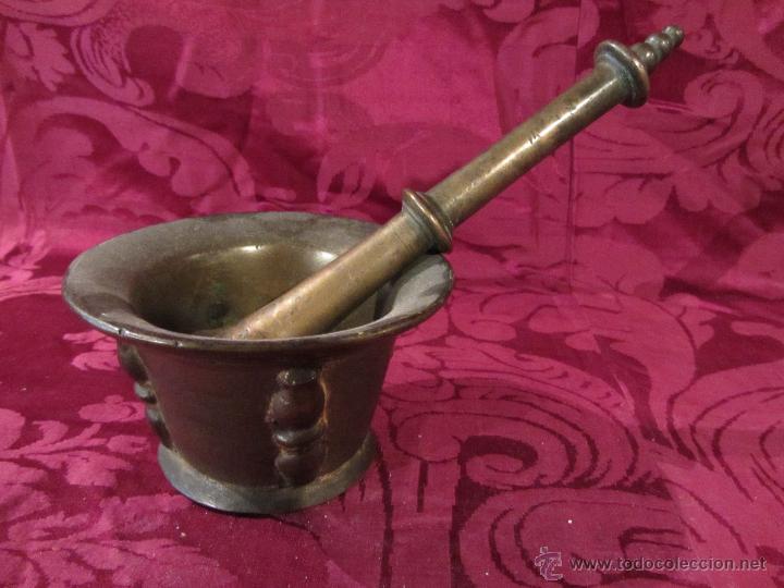 Antig&uuml;edades: Mortero o Almirez Espa&ntilde;ol de bronce con mano - Foto 1