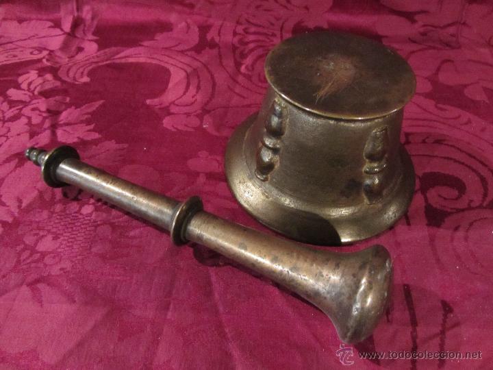 Antig&uuml;edades: Mortero o Almirez Espa&ntilde;ol de bronce con mano - Foto 3