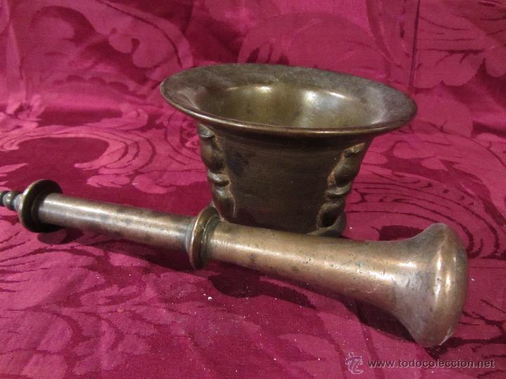 Antig&uuml;edades: Mortero o Almirez Espa&ntilde;ol de bronce con mano - Foto 4