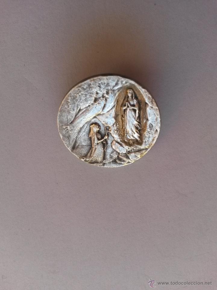 Antig&uuml;edades: Medalla pin aparicion virgen de 2,8 cms - Foto 2