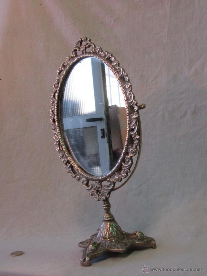 Antig&uuml;edades: ESPEJO DE TOCADOR EN BRONCE - Foto 1