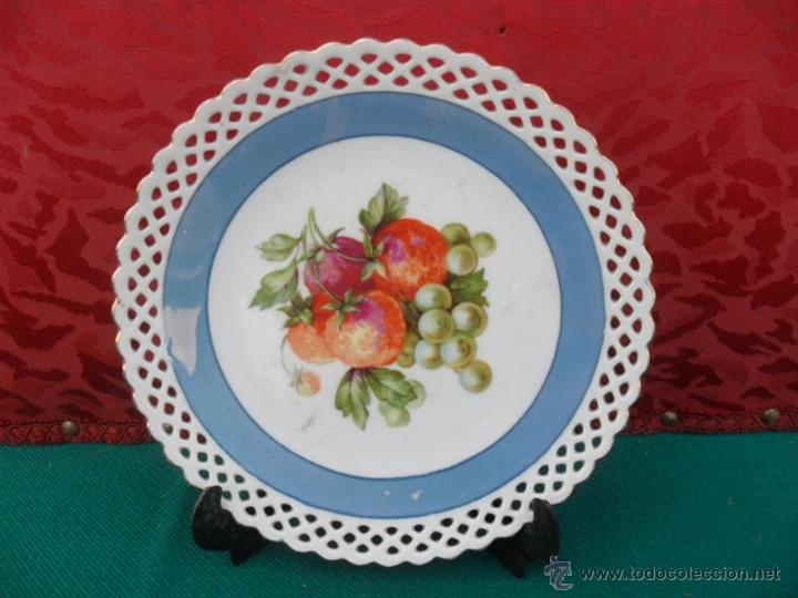Antig&uuml;edades: plato de porcelana frutas - Foto 1