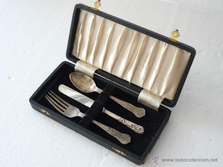 Antiguidades: ESTUCHE CON CUCHILLO CUCHARA Y TENEDOR. ANTIGUO. PUNZADA. GASTOS DE ENVIO 8&euro; PARA ESPA&Ntilde;A.