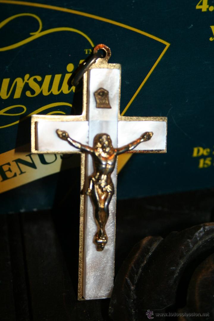 Antig&uuml;edades: dos crucifijos primera comunion uno de nacar - Foto 1