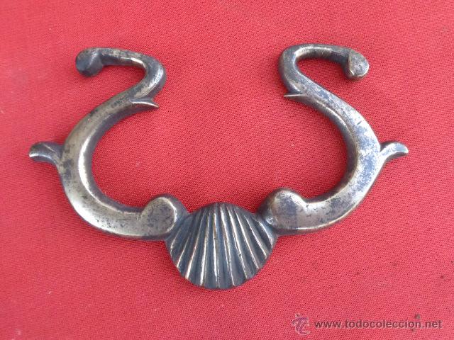 Antig&uuml;edades: Asa de brasero gotica de bronce - Foto 1