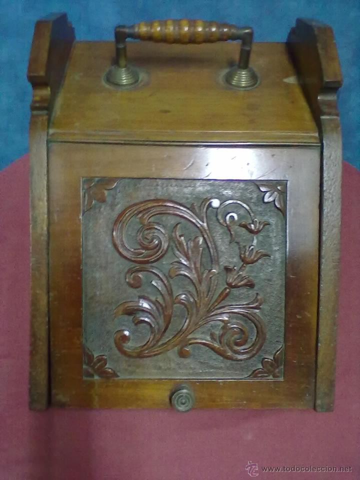 Antig&uuml;edades: CARBONERA CAOBA TALLADA - Foto 1