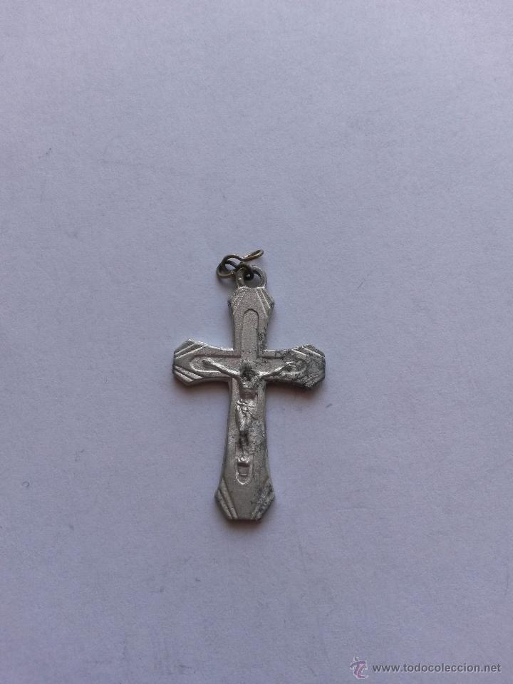 Antig&uuml;edades: Crucifijo de 3 x 2 cms de aluminio - Foto 2