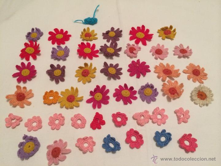 Antiques: LOTE DE 44 FLORES DE LANA PARA DECORACION. ARTESANAL !!!!