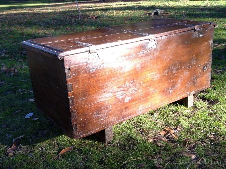 Antig&uuml;edades: Arc&oacute;n andaluz, ba&uacute;l con patas de batac&oacute;n. - Foto 7