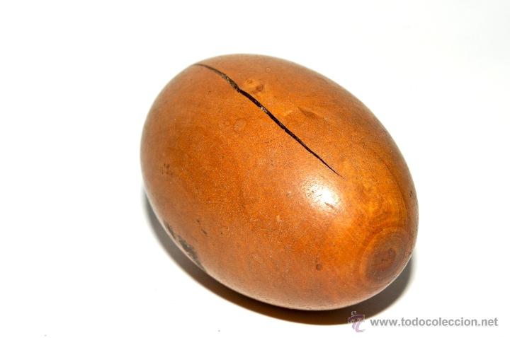 Antig&uuml;edades: ANTIGUO HUEVO DE MADERA PARA ZURCIR
