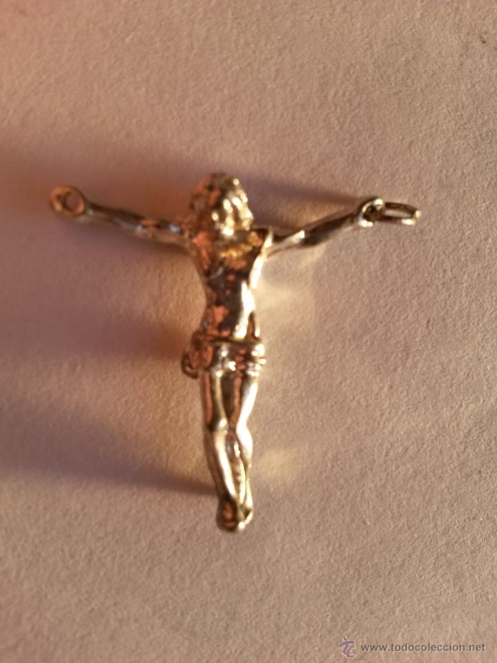 Antig&uuml;edades: Cristo crucificado de colgar al cuello de 2,8 x 2,6 cms - Foto 1
