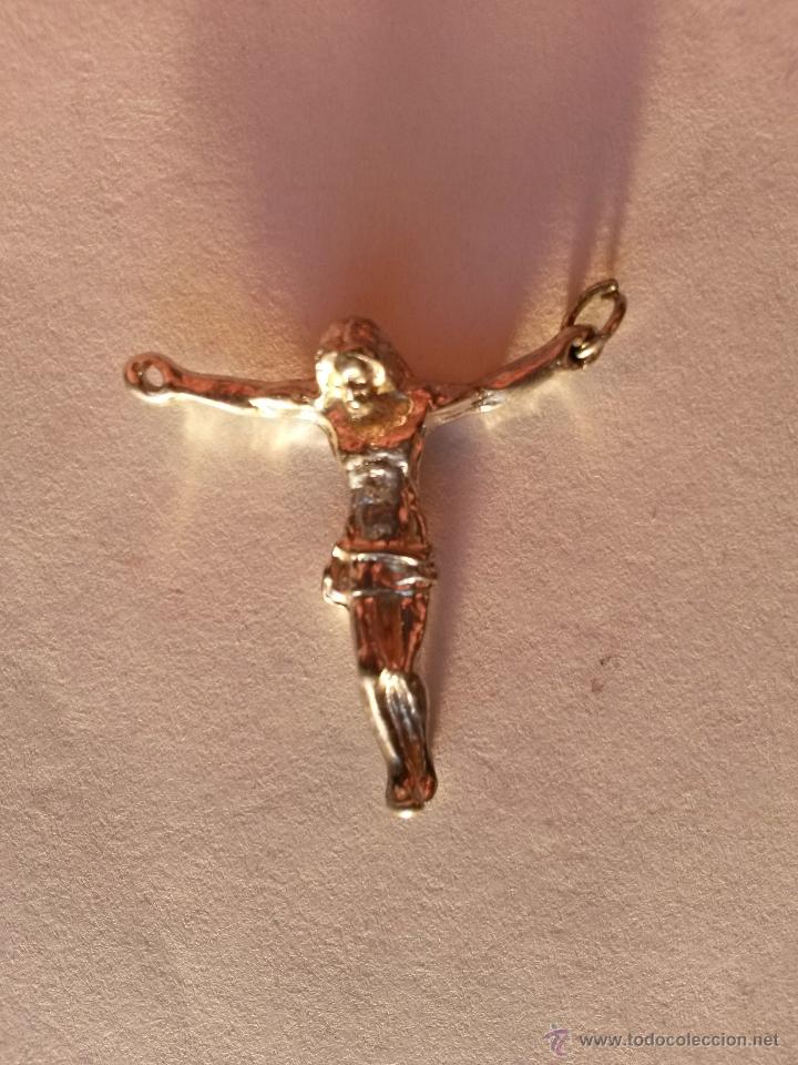 Antig&uuml;edades: Cristo crucificado de colgar al cuello de 2,8 x 2,6 cms - Foto 2